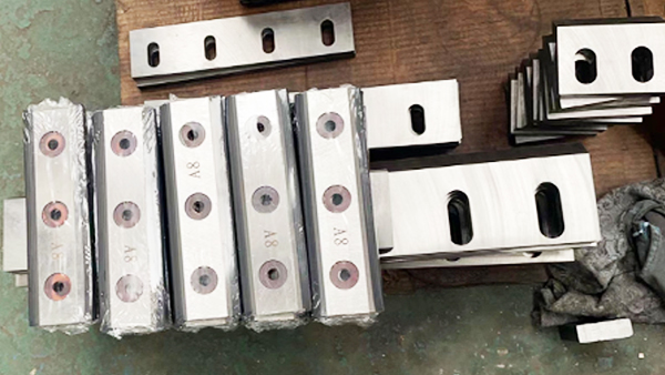 巢湖某家具廠購(gòu)買(mǎi)樹(shù)枝粉碎刀片